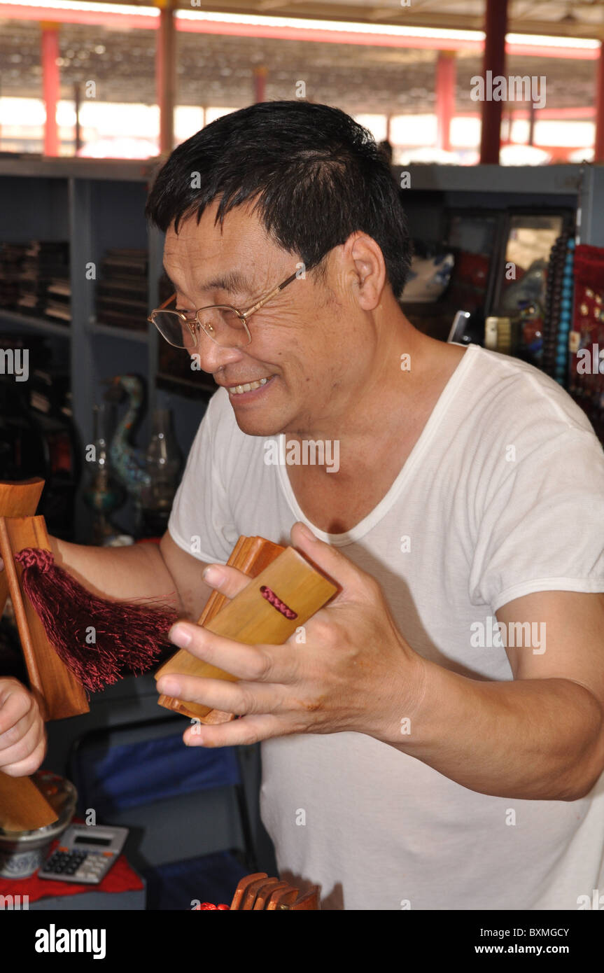 Chinese musician playing Chinese made of bamboo, Beijing
