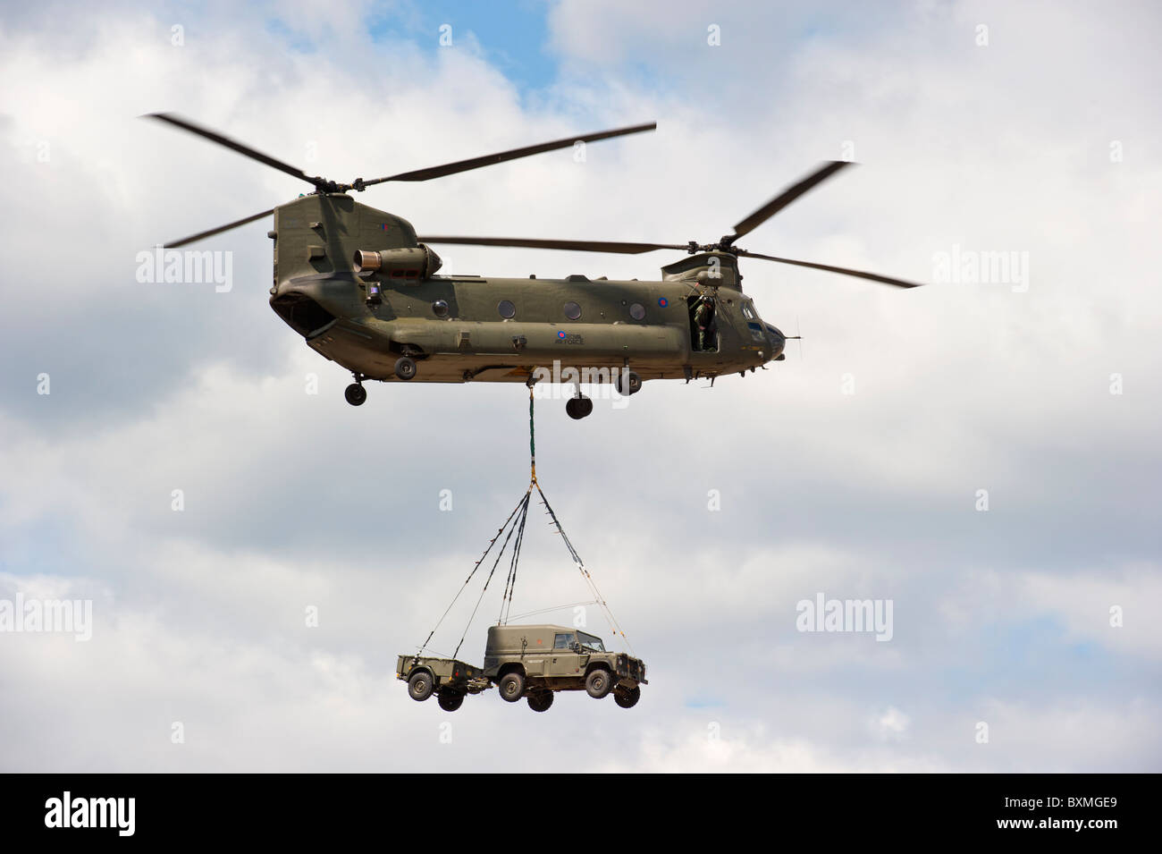 RAF Chinook Support Helicopter Flying Display at the Farnborough Air Show 2010 Stock Photo