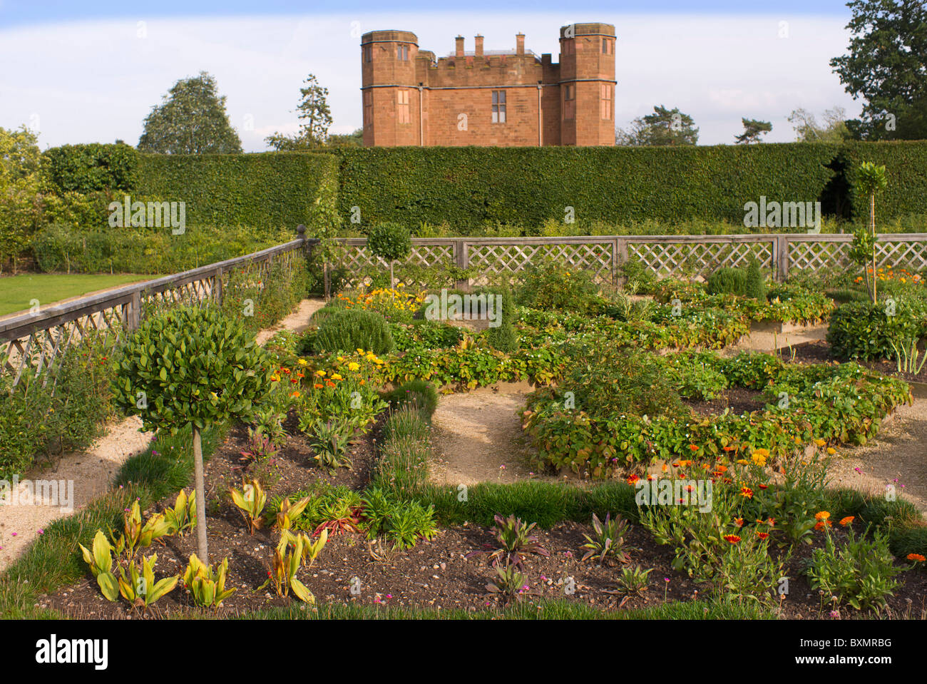 the elizabethan garden at kenilworth castle warwickshire the midlands ...