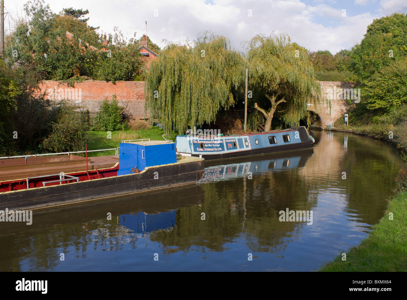 The Worcester and Birmingham canal at Tardebigge canal village in ...