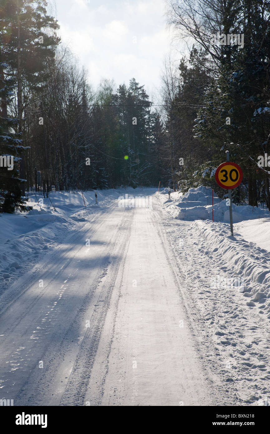 Empty road snow hi-res stock photography and images - Alamy