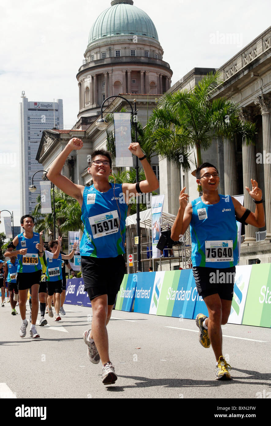 Runners at the Singapore Marathon 2010, Supreme Court and City Hall in the background. Stock Photo