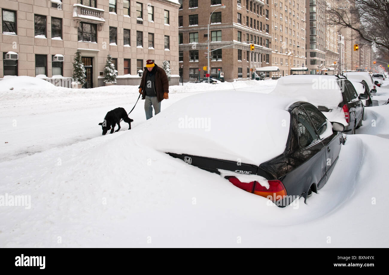 Cars buried in the snow in New York City - 12/27/10 Stock Photo