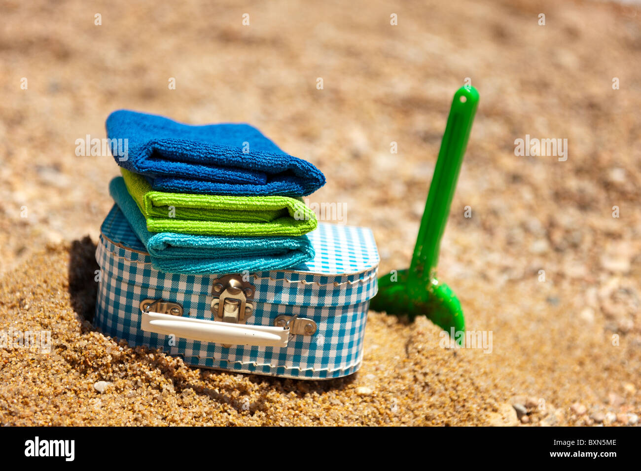 Celebrity beach bag hi-res stock photography and images - Alamy