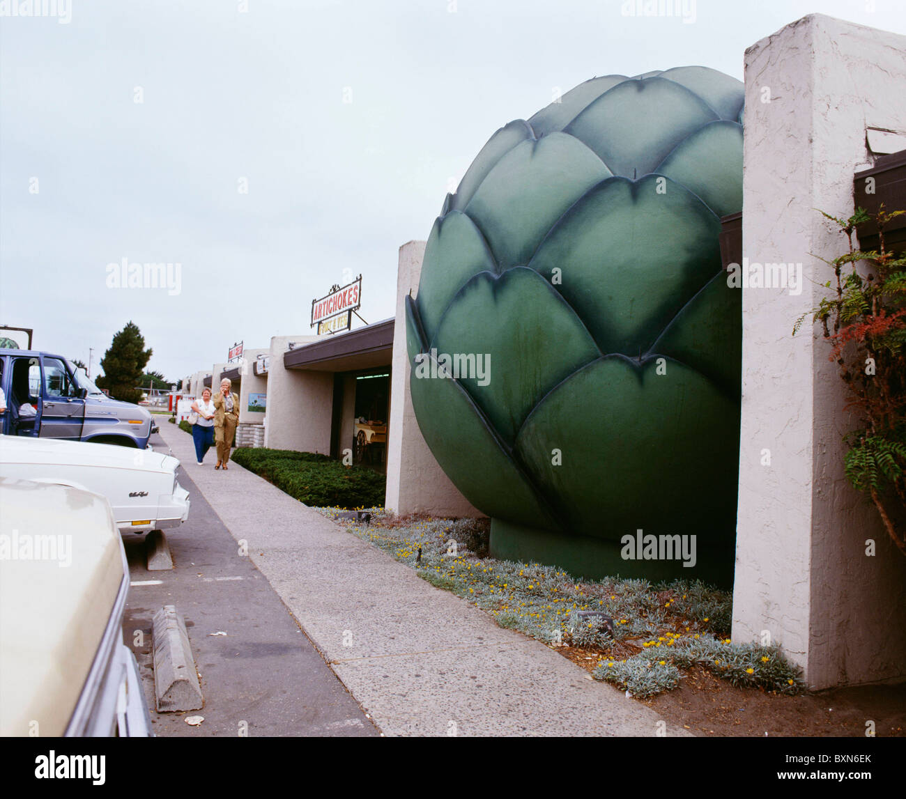 WORLD'S LARGEST ARTICHOKE / CASTROVILLE, CALIFORNIA Stock Photo Alamy