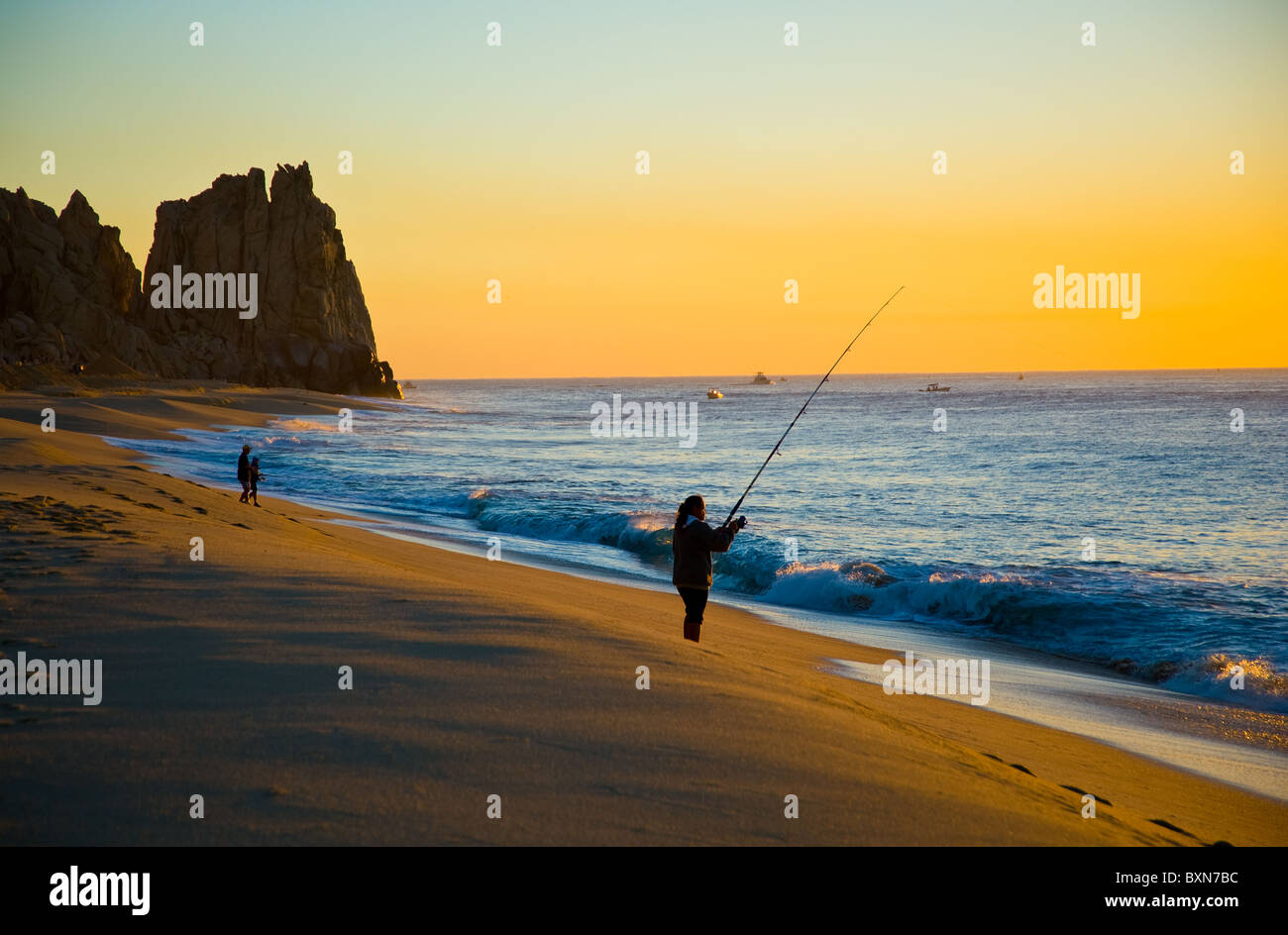 https://c8.alamy.com/comp/BXN7BC/fishing-from-sandy-beach-shore-pacific-ocean-sunrise-local-lady-woman-BXN7BC.jpg