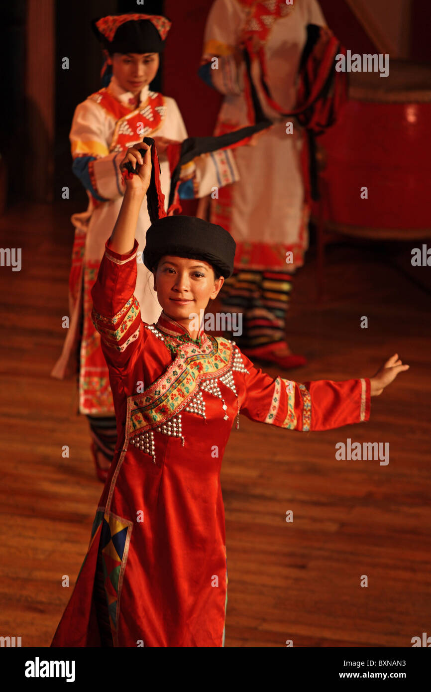 Traditional Chinese Headdress Stock Photos & Traditional Chinese ...
