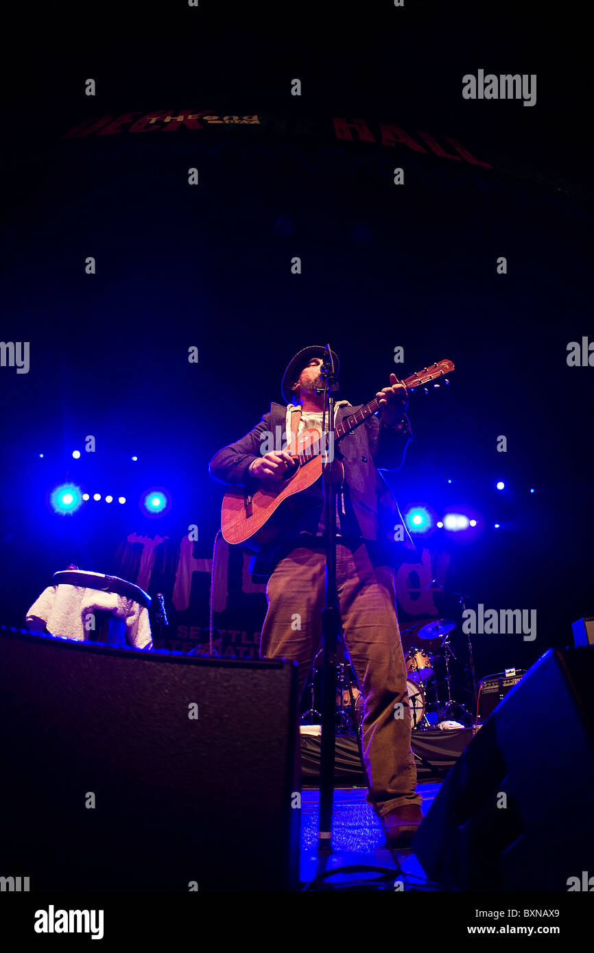 Rock Band Cake performing live in concert Stock Photo Alamy