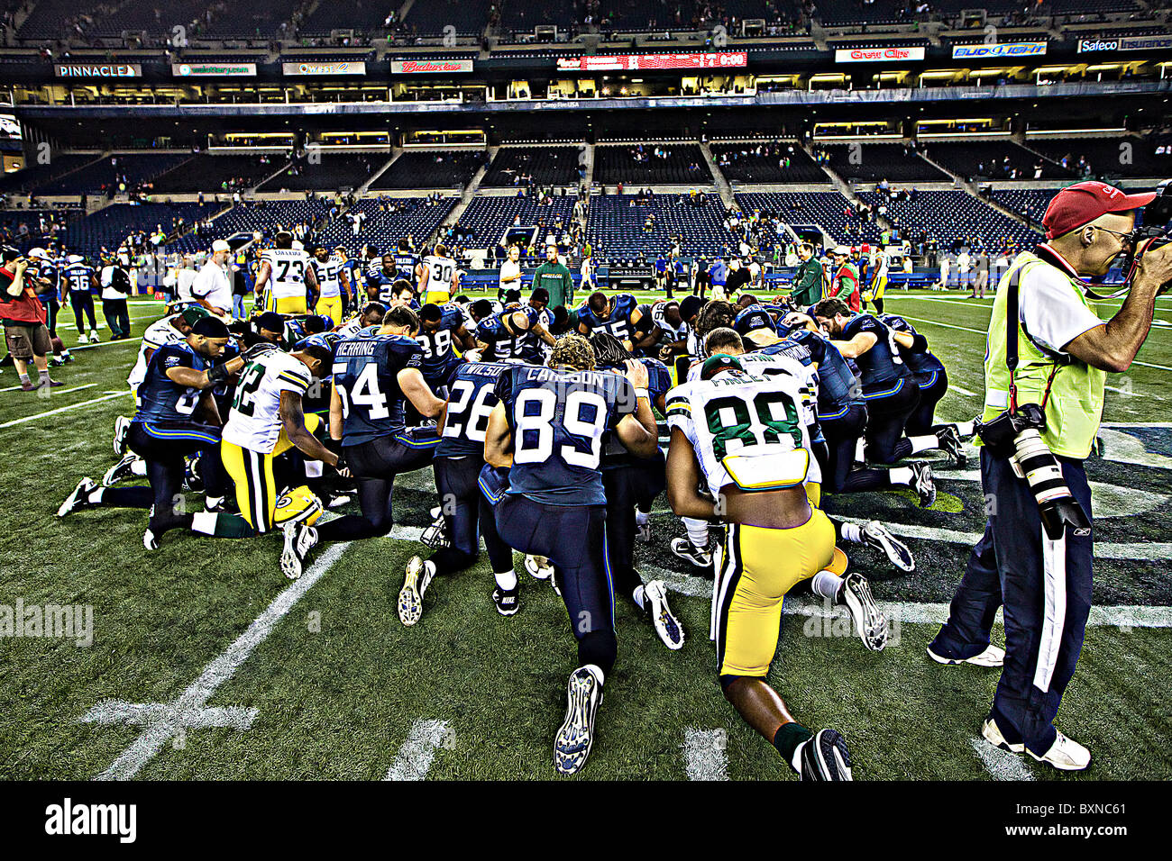 Seattle Seahawks and the Green Bay Packers praying after an NFL football game Stock Photo
