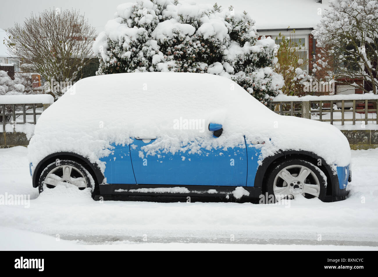 Car in snow hires stock photography and images Alamy