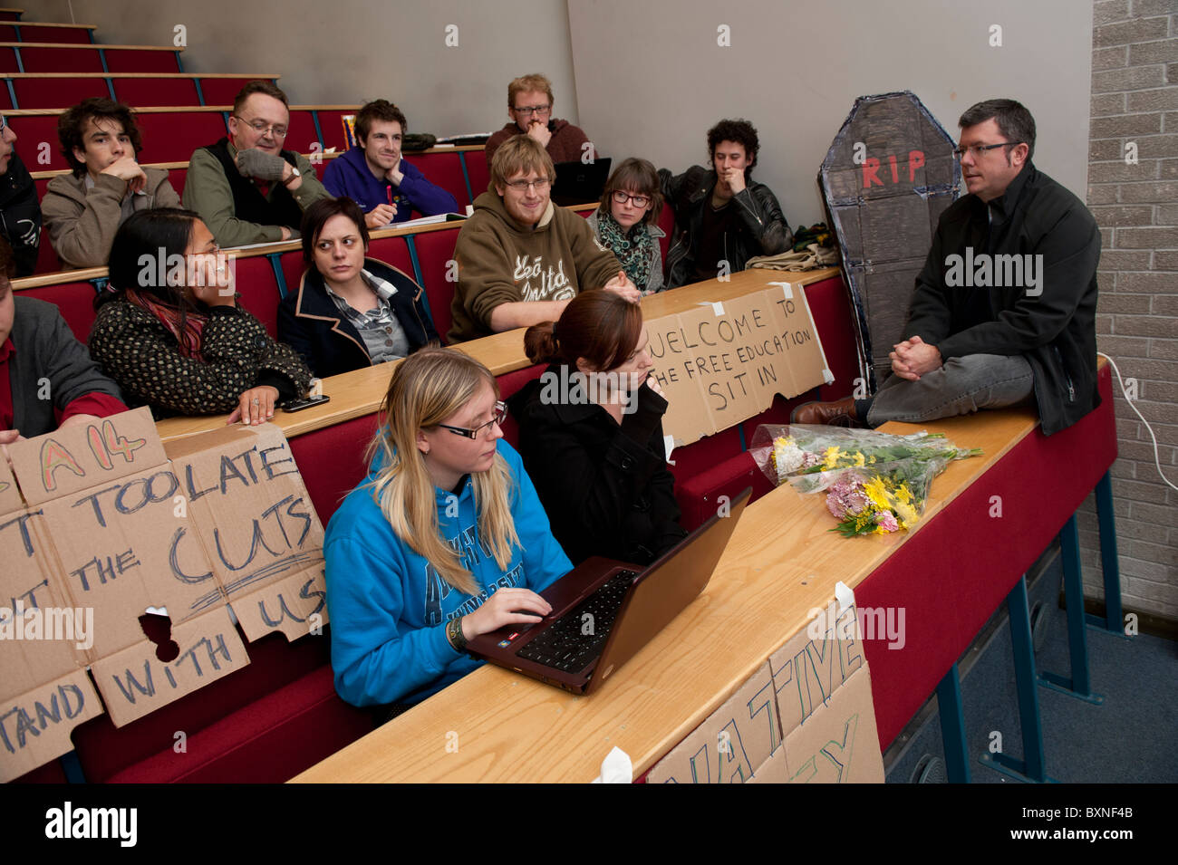 Lecturer in International Politics PETER JACKSON discussing the education cuts with students at Aberystwyth University Wales UK Stock Photo