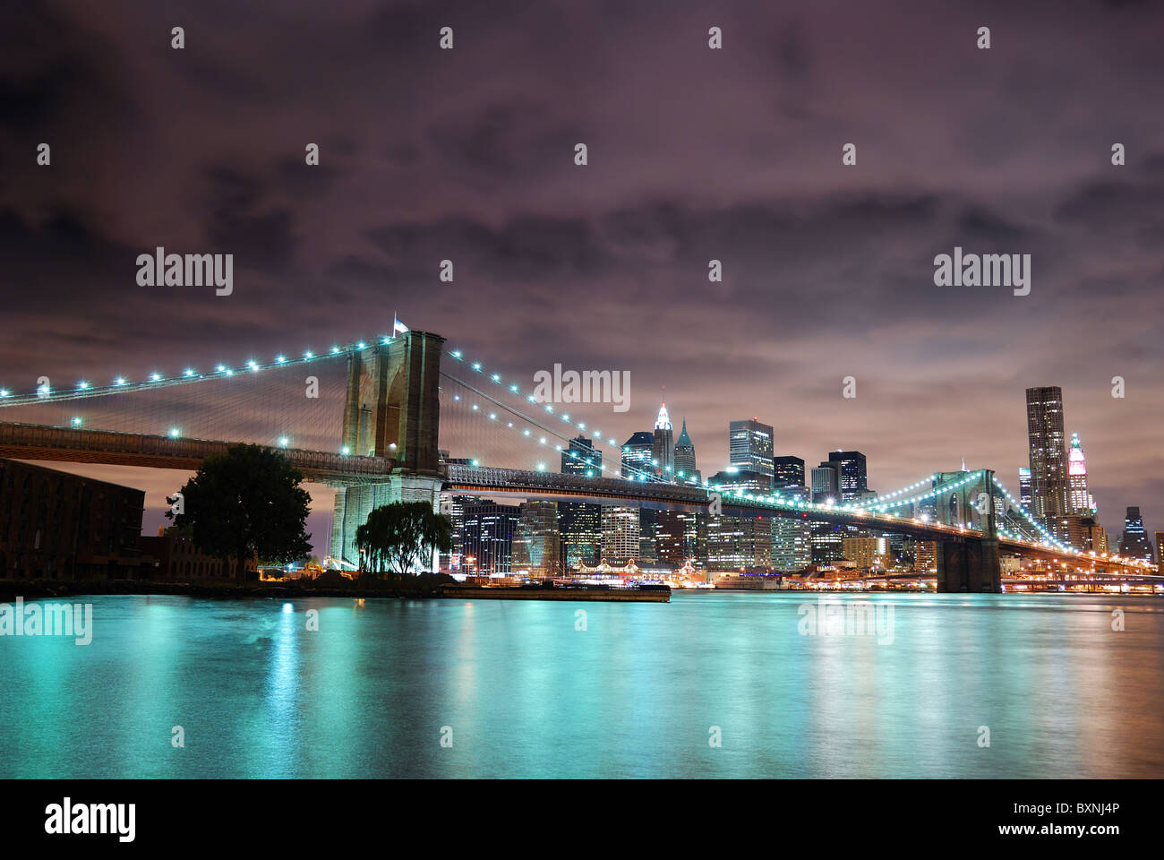 New York City Manhattan panorama view with Brooklyn Bridge at night ...