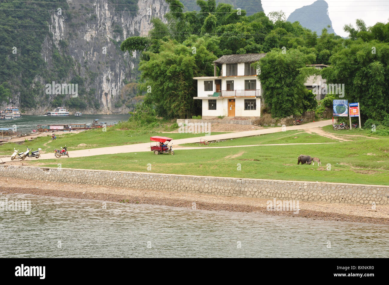 Beautiful scenery along the Li river, Guilin area, Southern China Stock ...