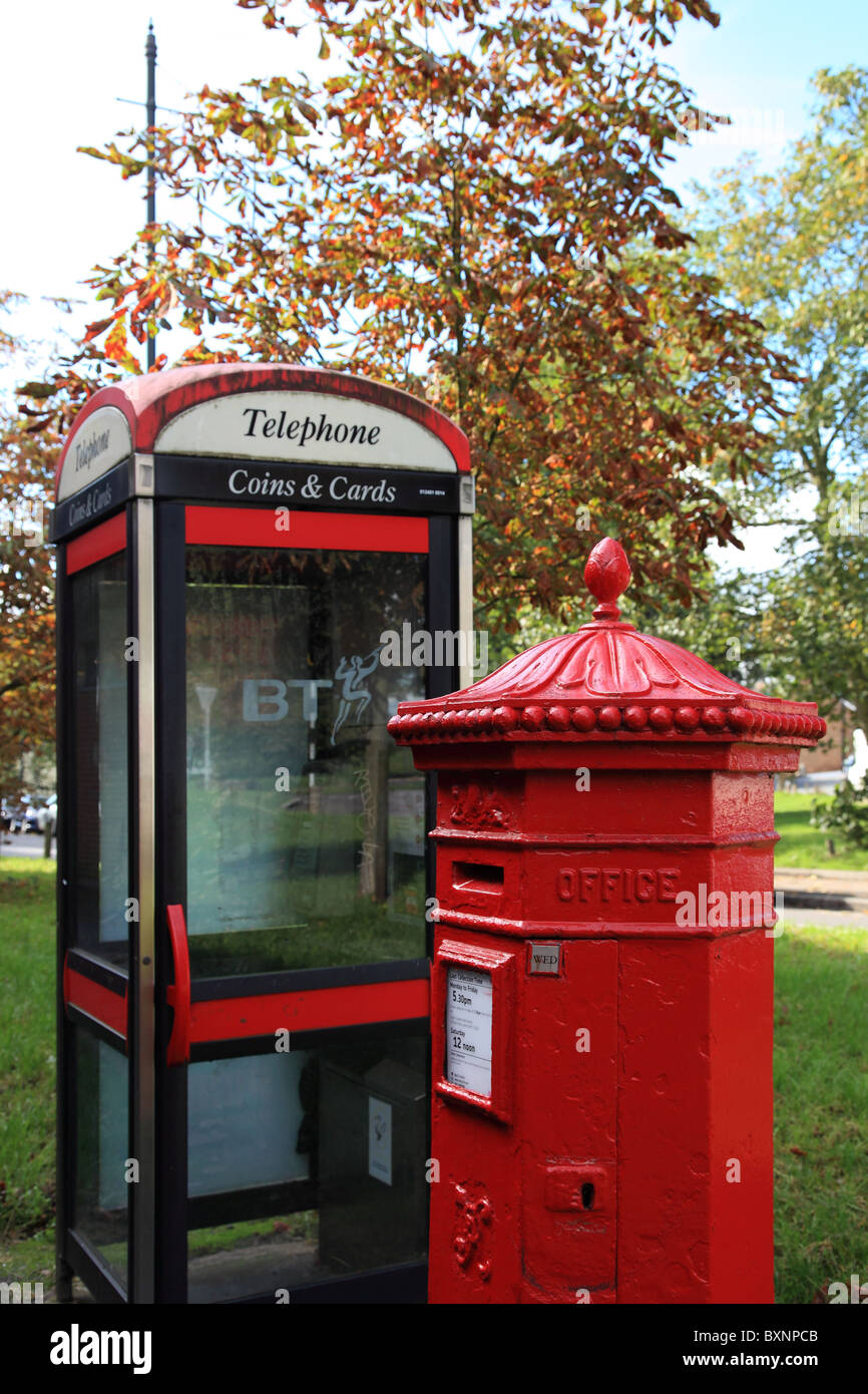 Post box and telephone box Wimbledon, Westside, Surrey England Stock