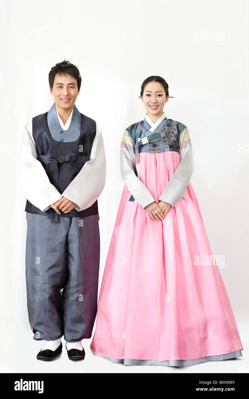 Couple in Korean traditional clothing Stock Photo - Alamy