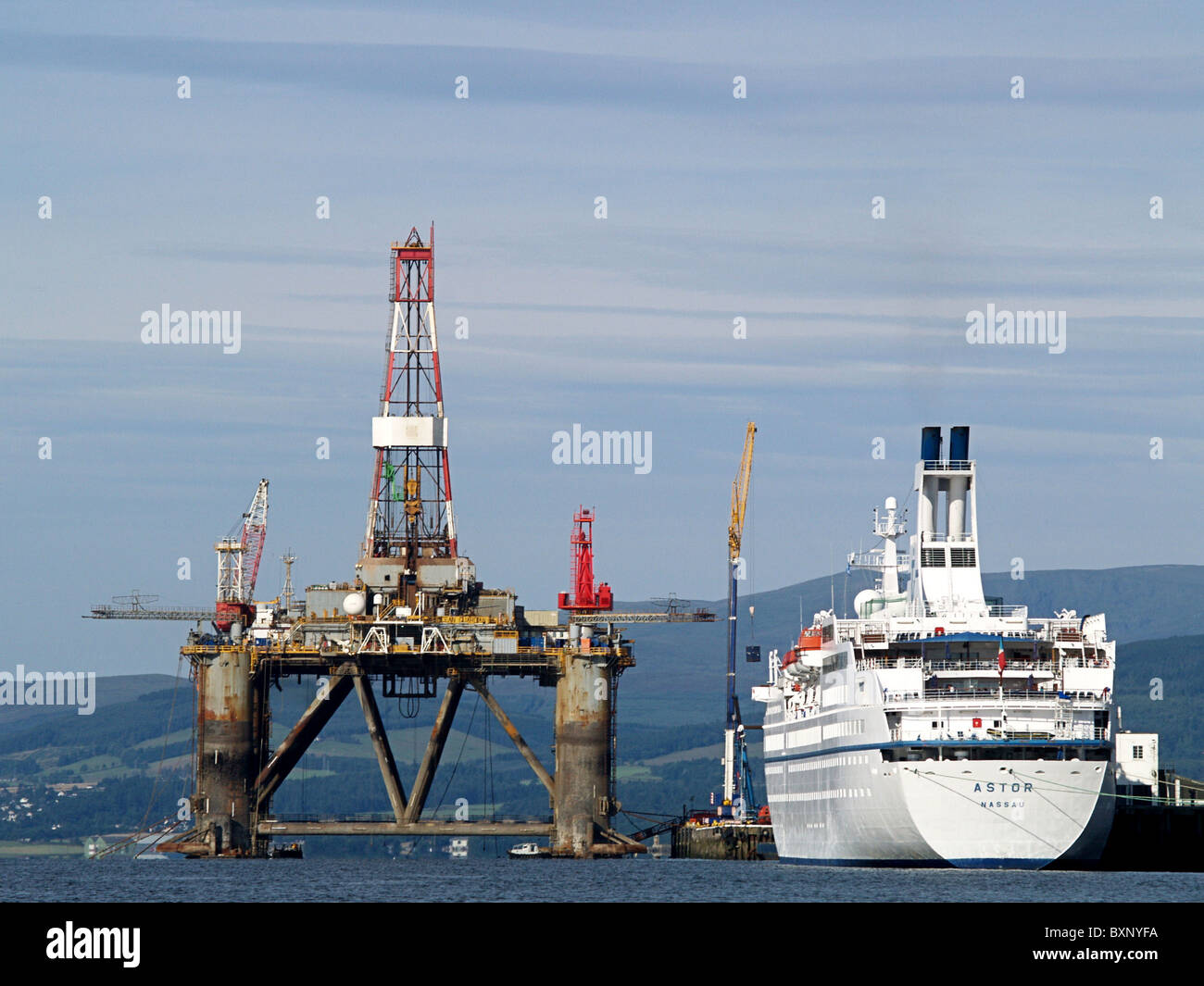 The Ocean Guardian Semi Submersible Oil Drilling Rig, and the Cruise ...