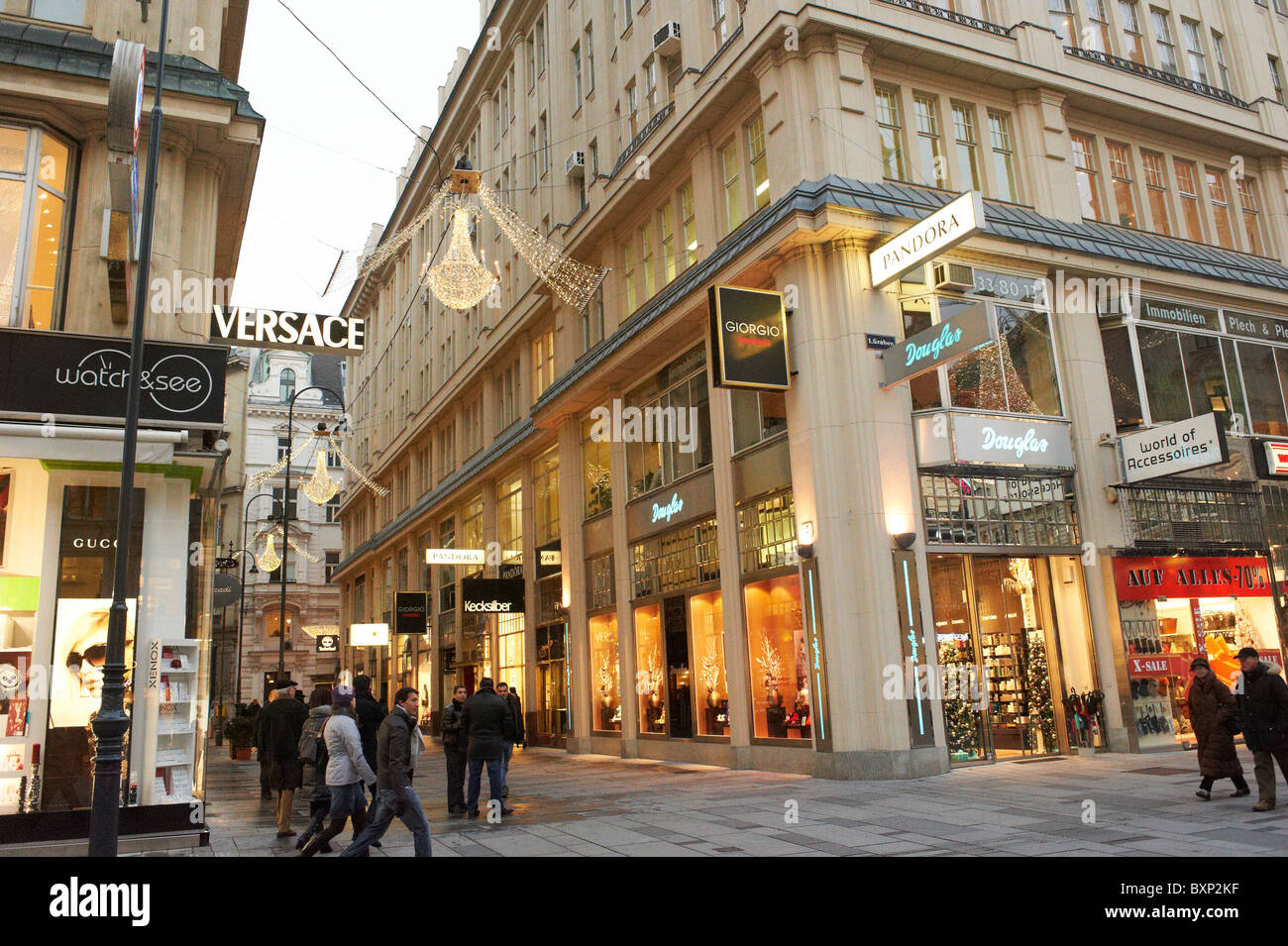 Christmas shopping in Vienna Stock Photo