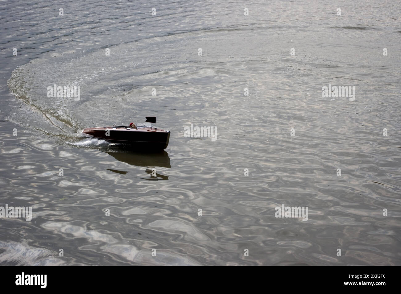 remote controlled boat for lake