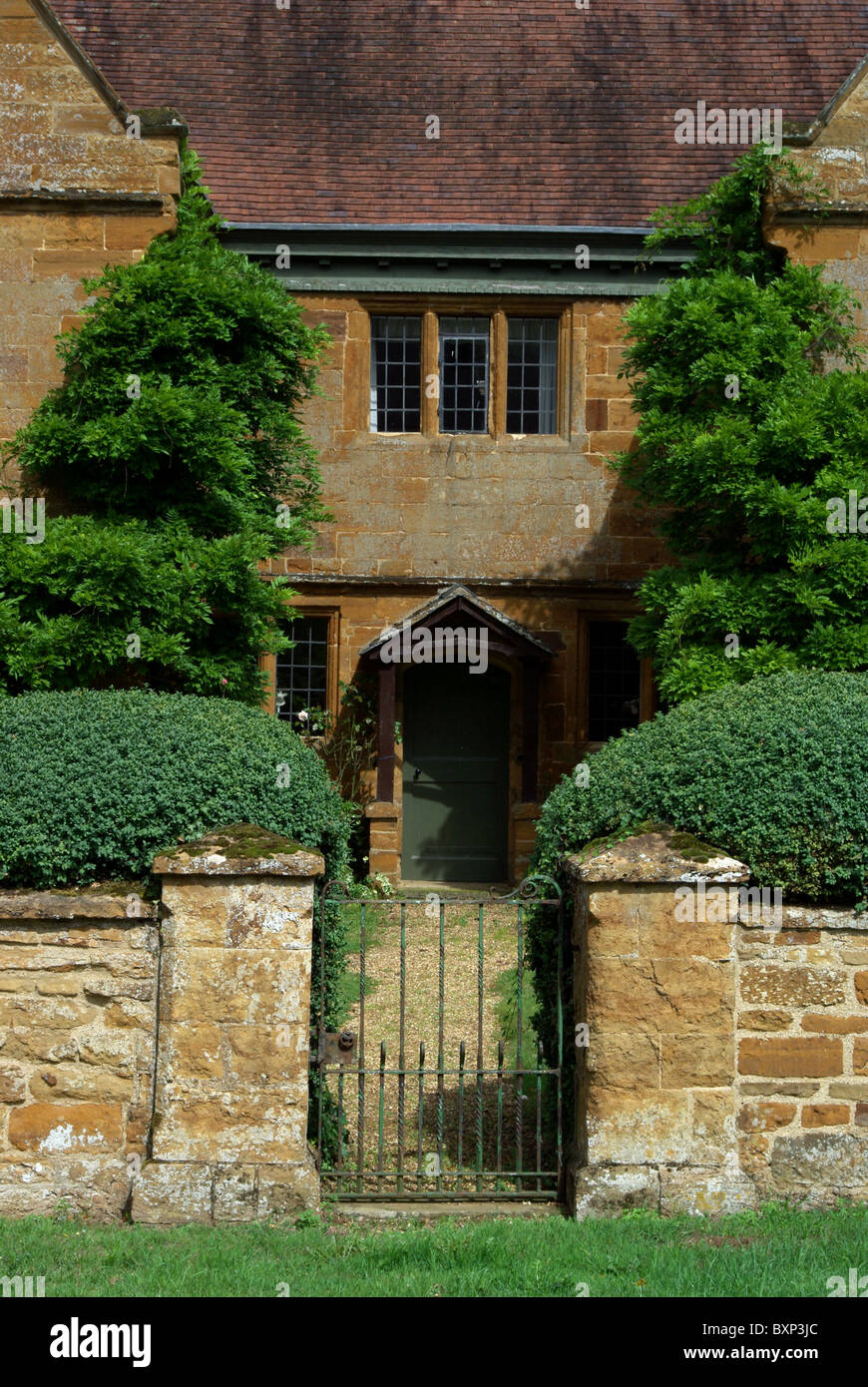 Frontage of a farmhouse in the hamlet of Brockhall, Northamptonshire