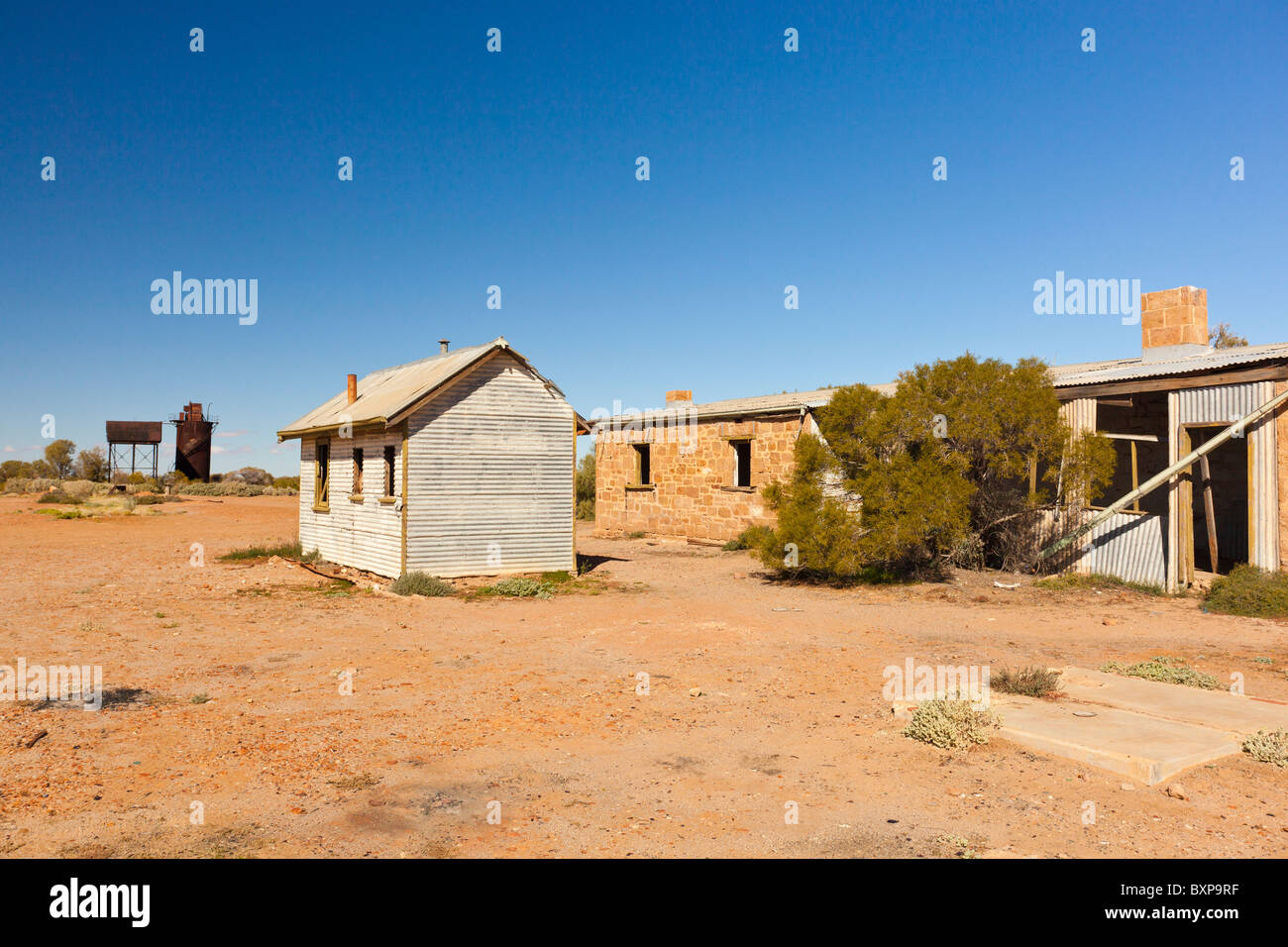 The ruins of the railway station at Beresford Siding on the Old Ghan railway on the Oodnadatta Track Stock Photo