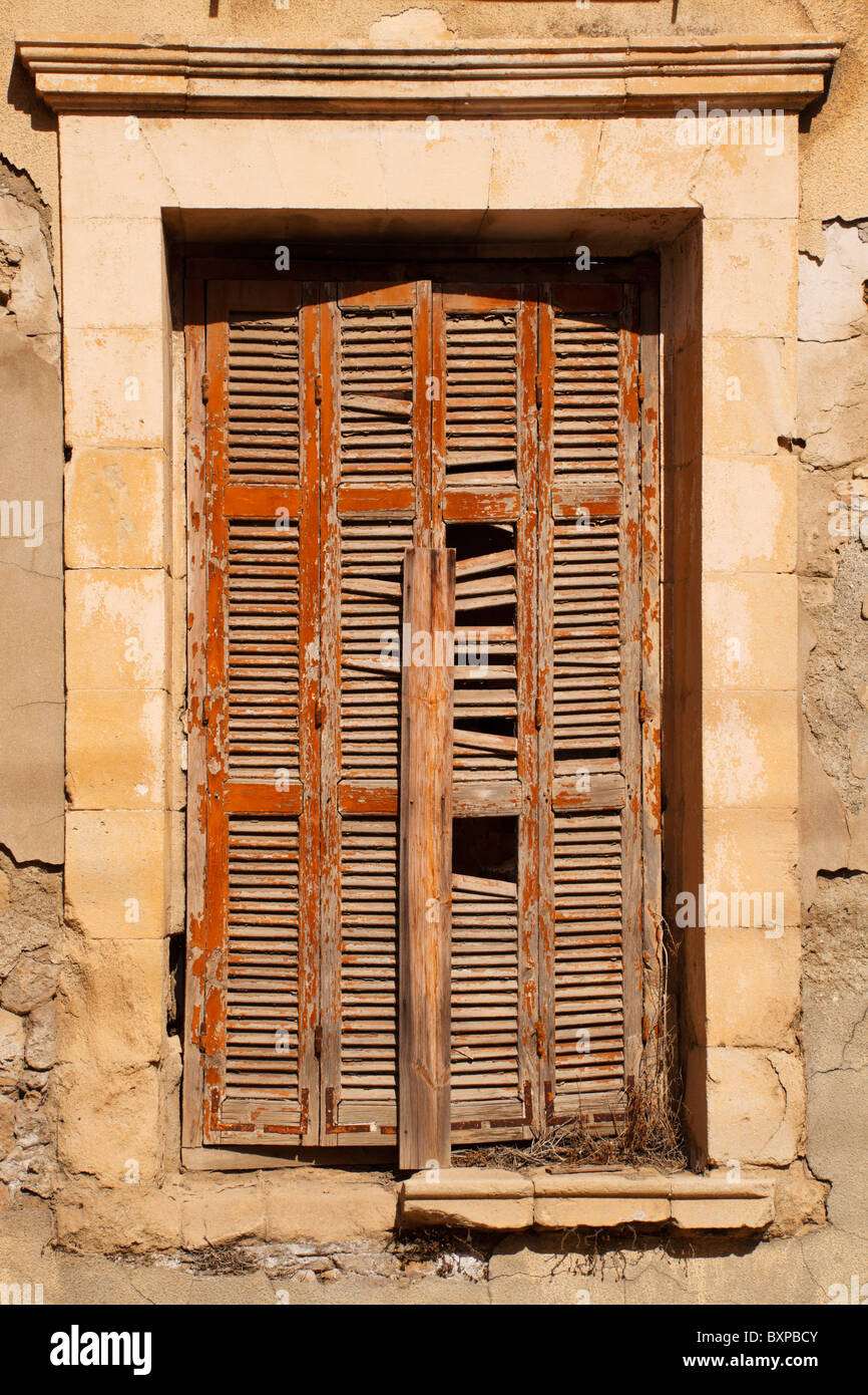 Rotten Shutter Rotten wooden shutters hi-res stock photography and images - Alamy