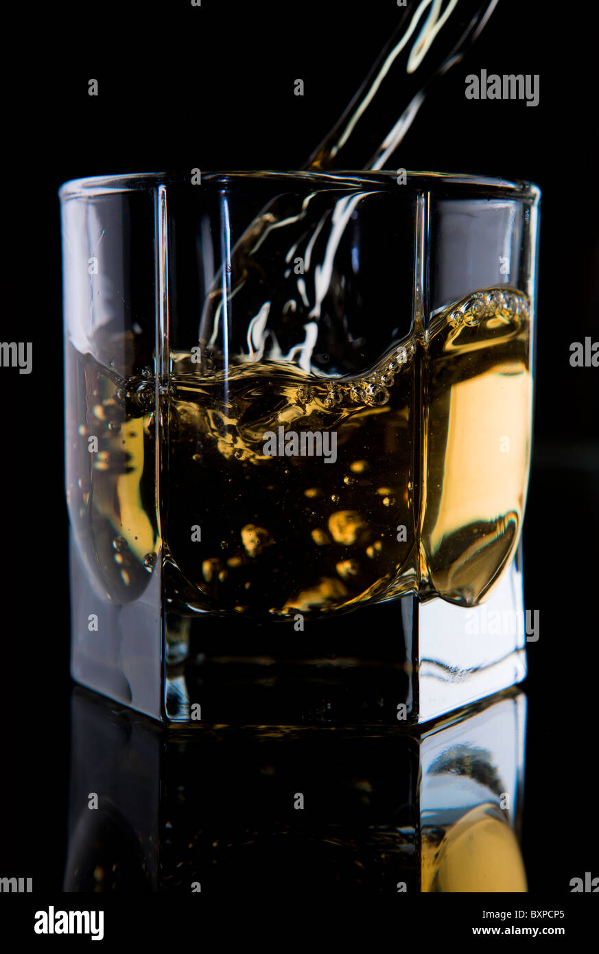 Gold black liquid backgrounds hi-res stock photography and images - Alamy