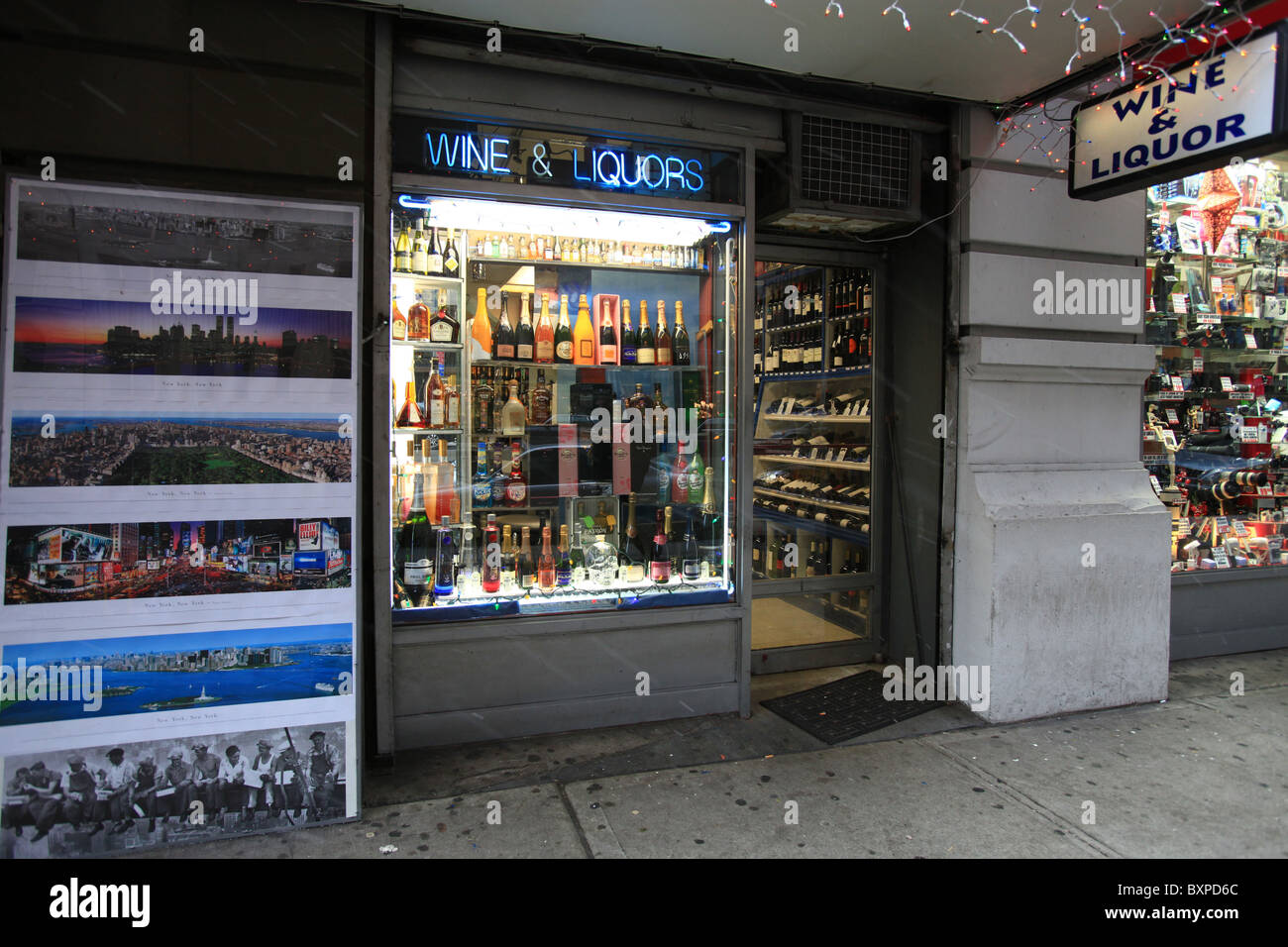 Wine and liquor store on 6th Ave near Central Park in New York city, 2010 Stock Photo Alamy