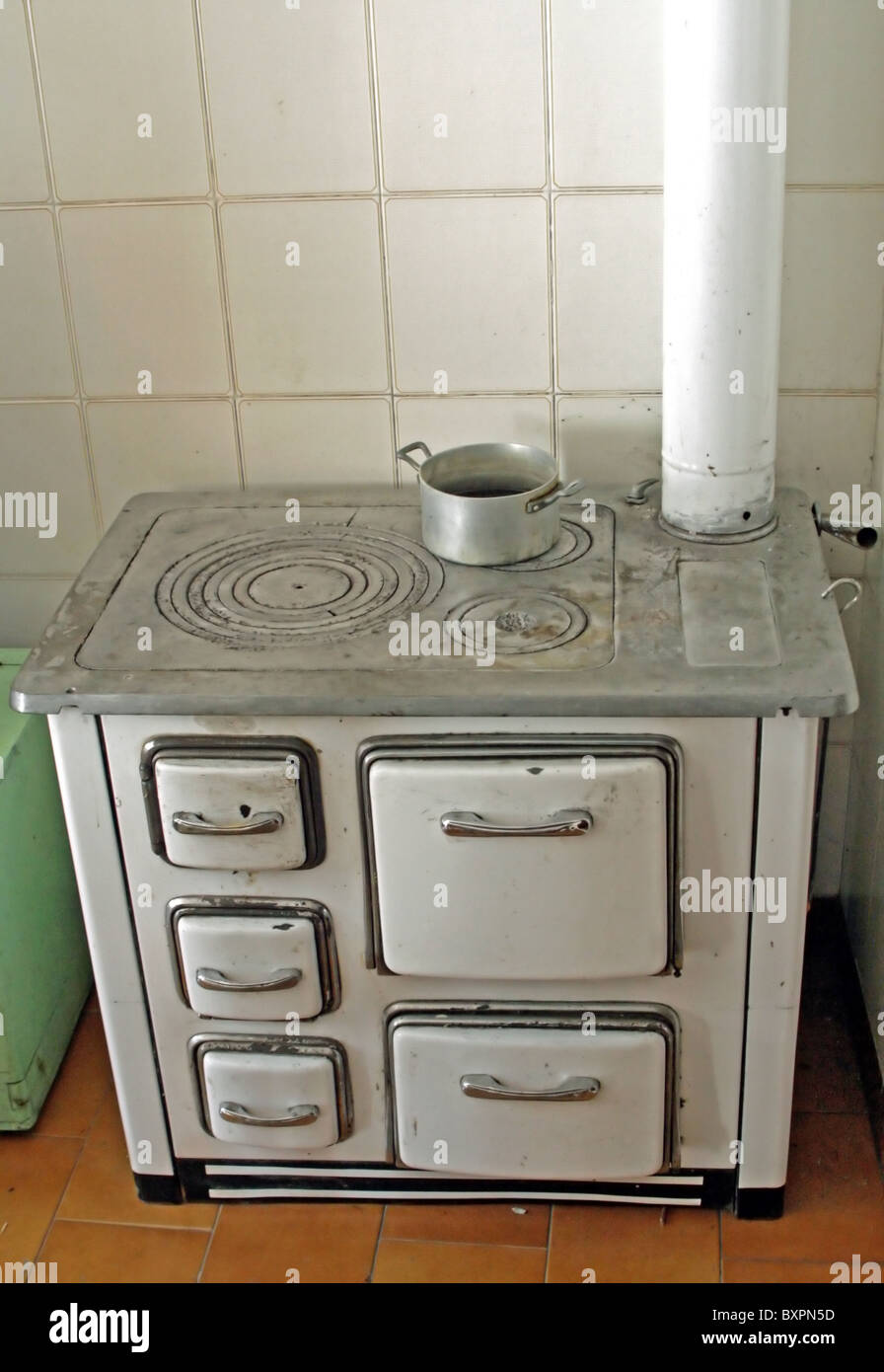 Old gas stove hi-res stock photography and images - Alamy