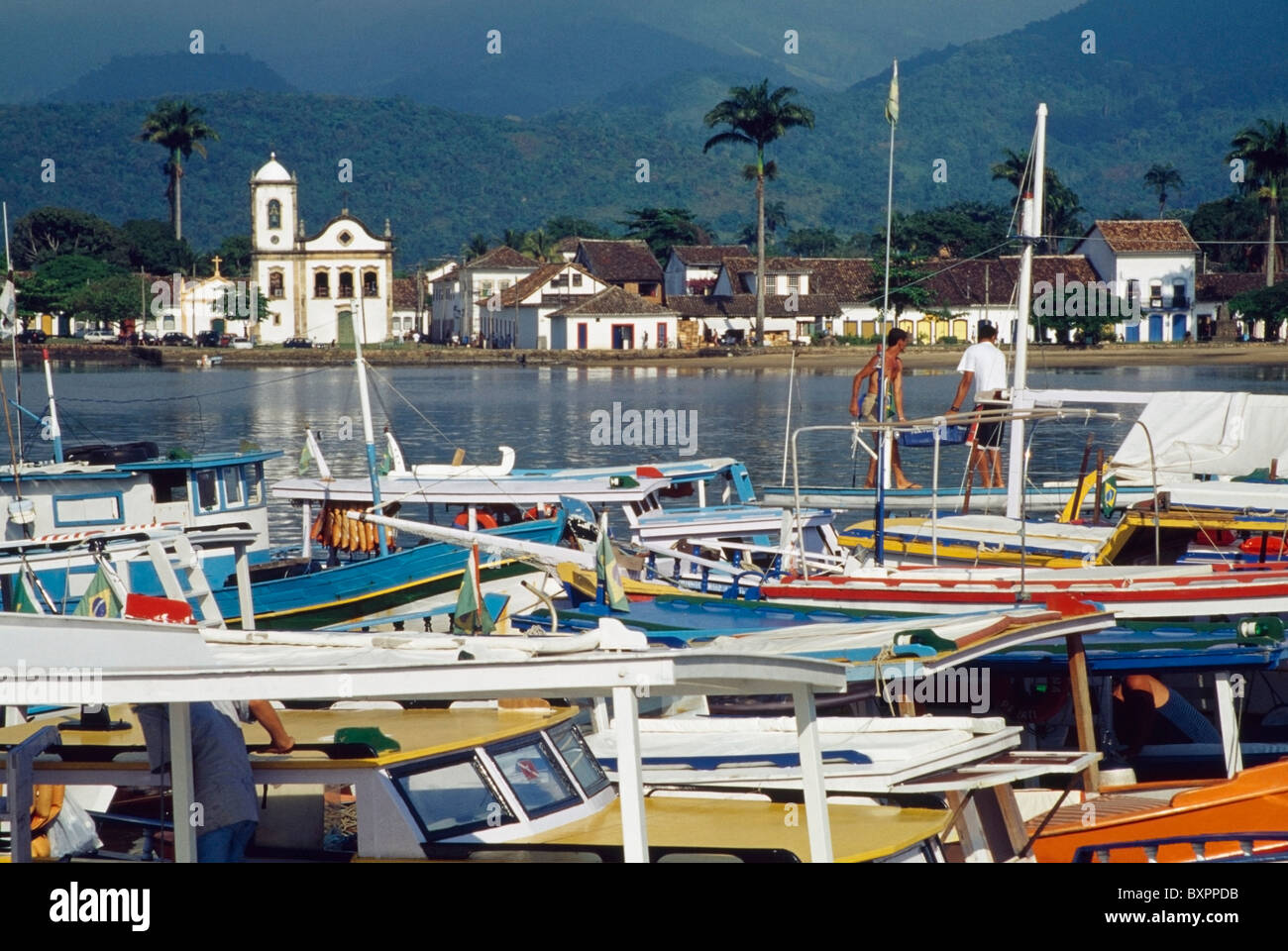 Indigenous people brazil boat hi-res stock photography and images - Alamy