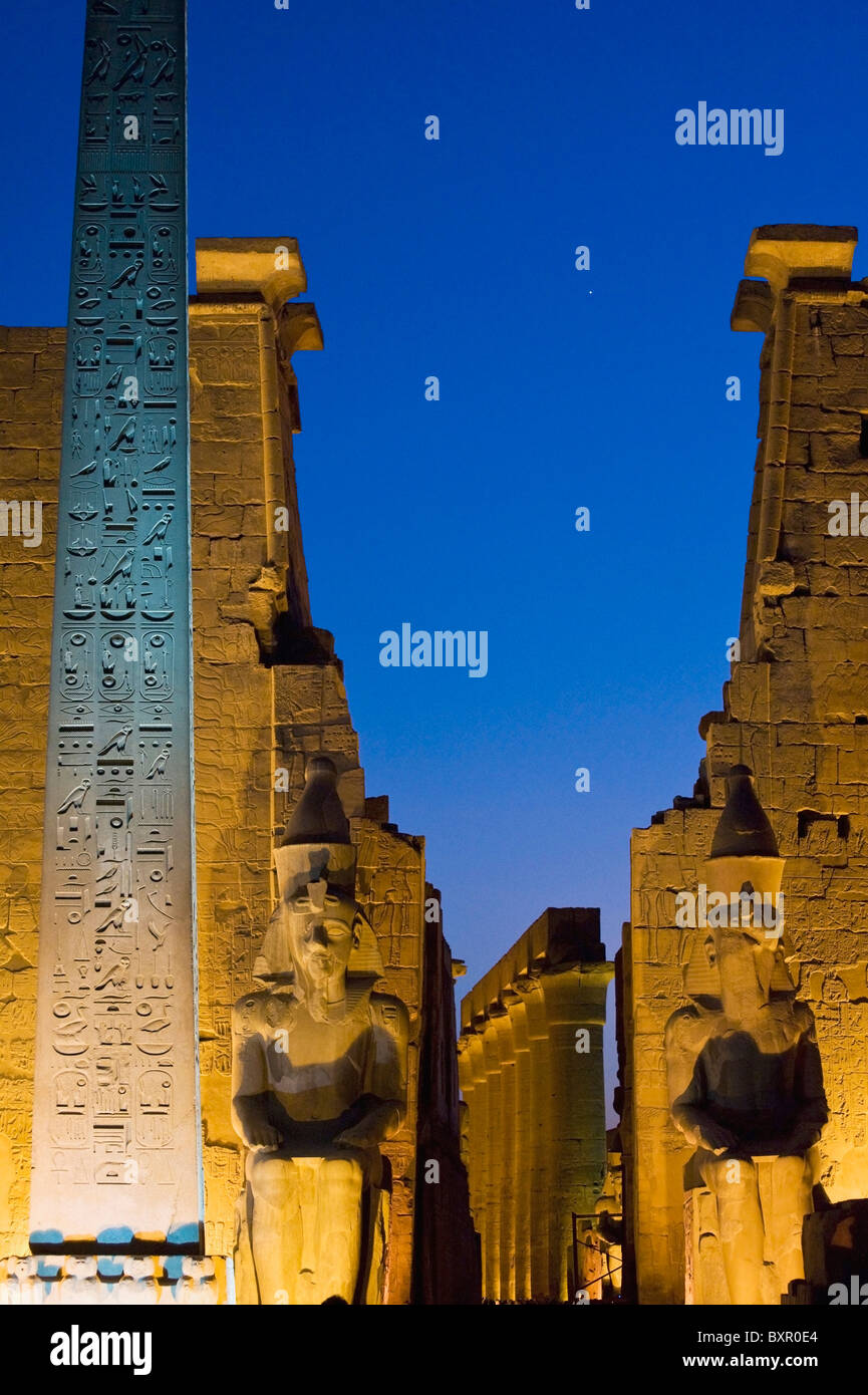 Pharaohs statues hi-res stock photography and images - Alamy