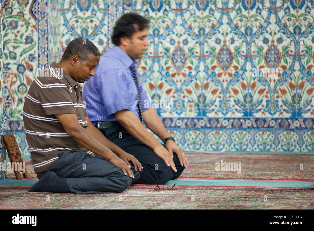 Mosques In Dc Praying inside the Washington Islamic Center Mosque, Washington DC ...