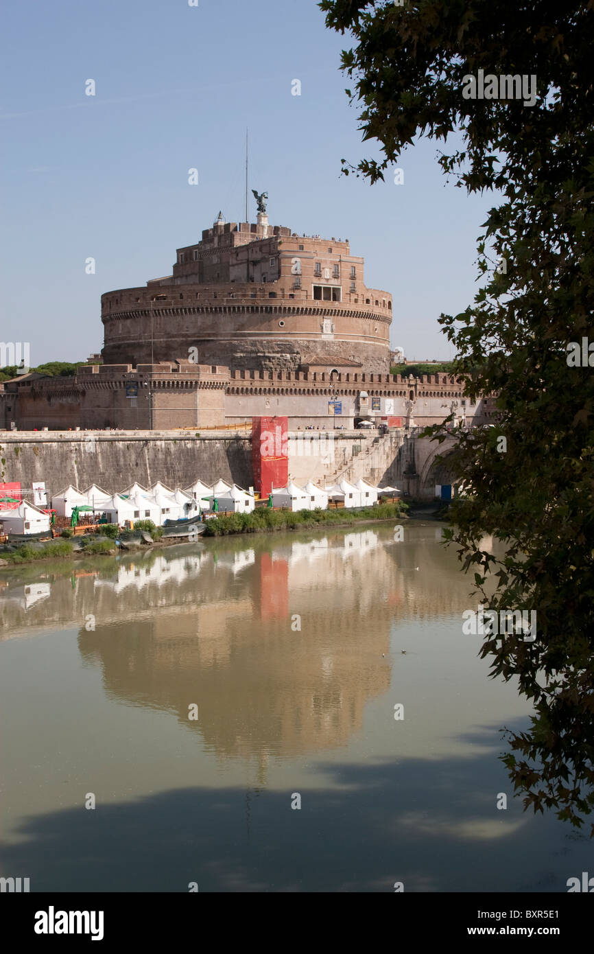 Reflection of the Castel Sant'Angelo (Mausoleum of Hadrian) in the Tiber River, Rome, Italy Stock Photo