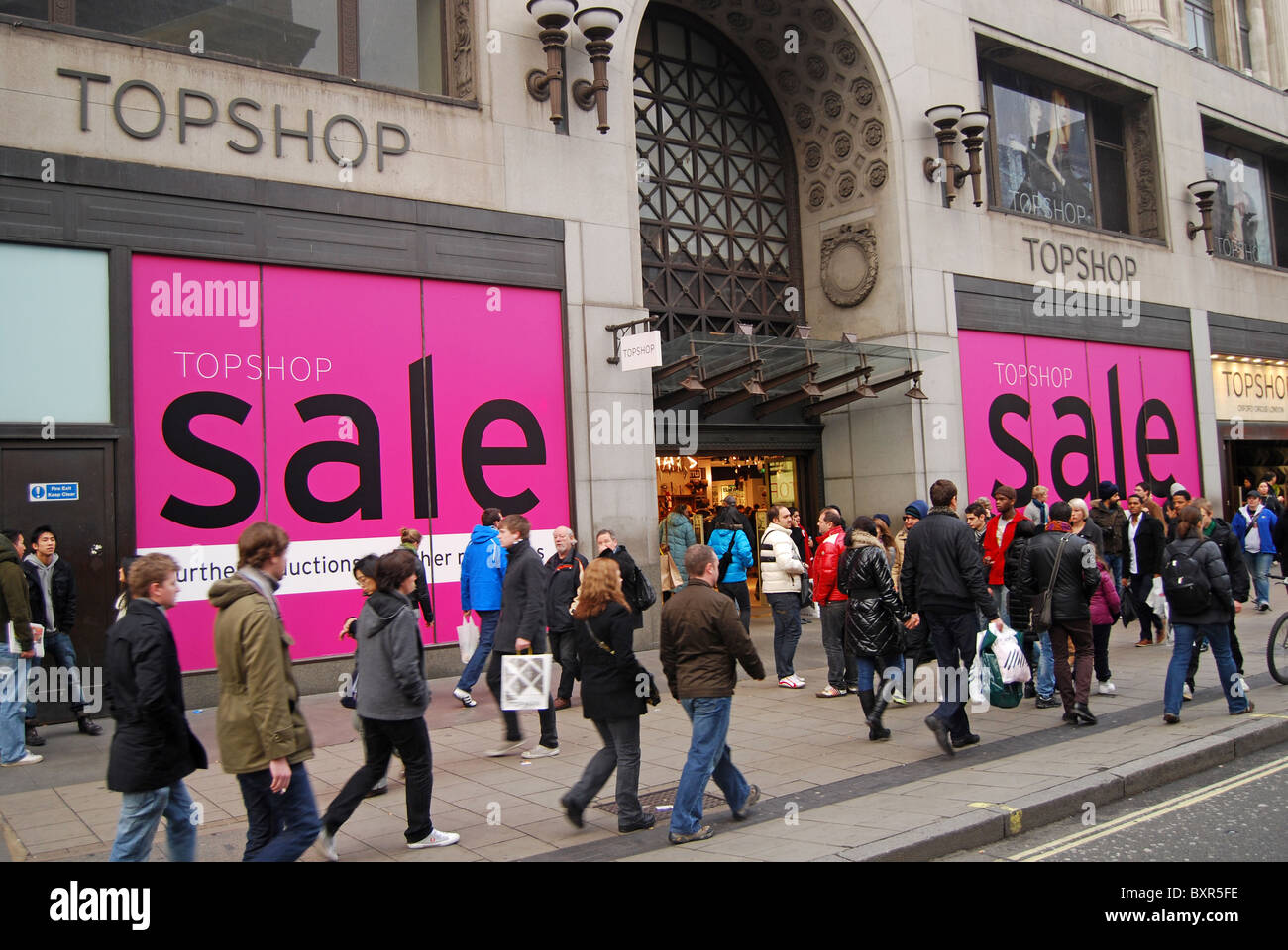 Christmas January Oxford Street Sale sales high street shops discounts  Stock Photo - Alamy