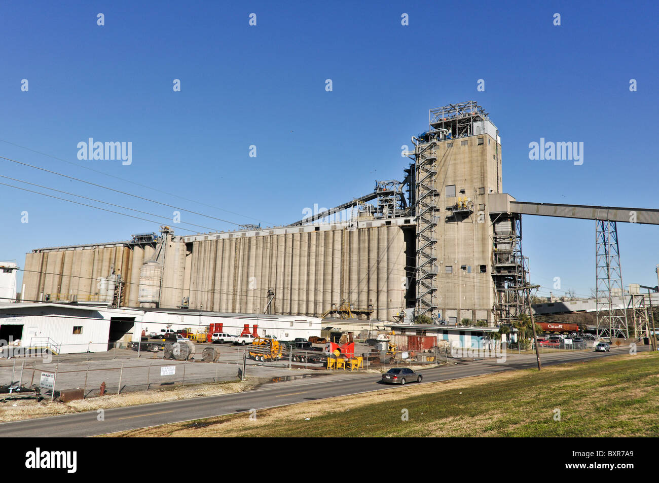 Grain elevator on Mississippi River, New Orleans, Louisiana Stock Photo