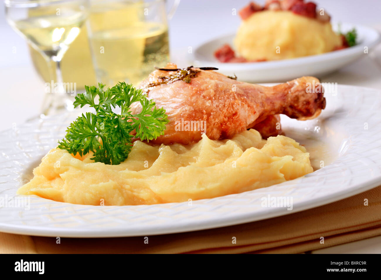 Roasted chicken and mashed potato - closeup Stock Photo - Alamy