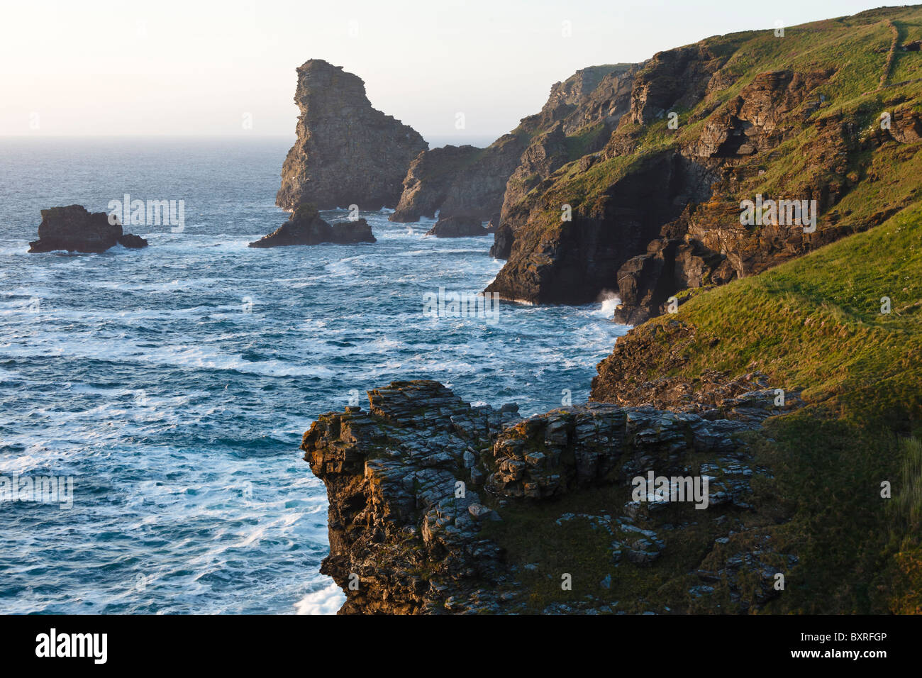 Cornish cliffs rocks hi-res stock photography and images - Alamy
