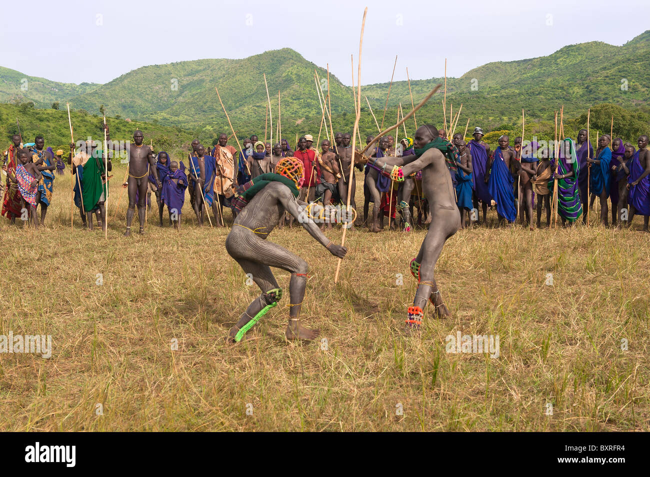 Donga stick fighters, Surma tribe, Tulgit, Omo river valley, Ethiopia Donga Kämpfer, Surma Volk, Tulgit, Omo Tal, Äthiopien Stock Photo