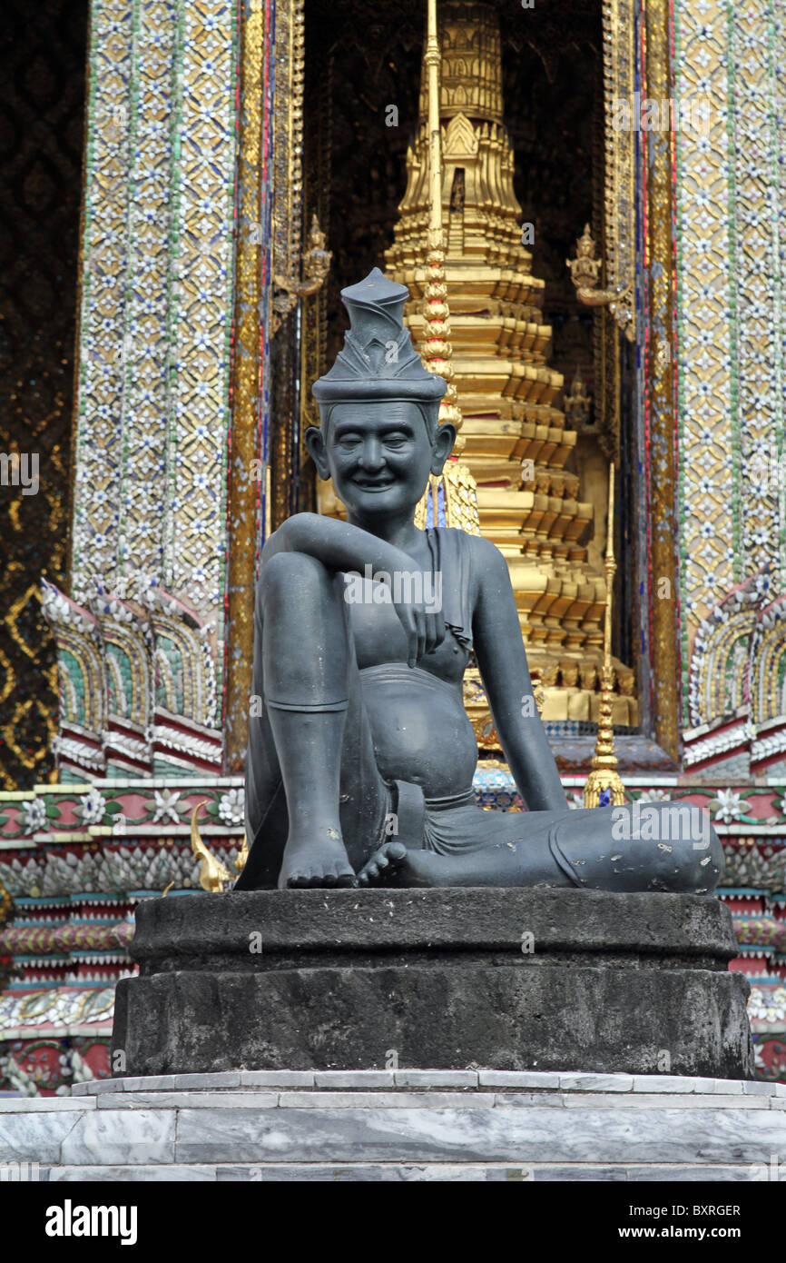 Statue in the Wat Phra Kaeo (Kaew) Temple complex of the Temple of the Emerald Buddha in Bangkok, Thailand Stock Photo