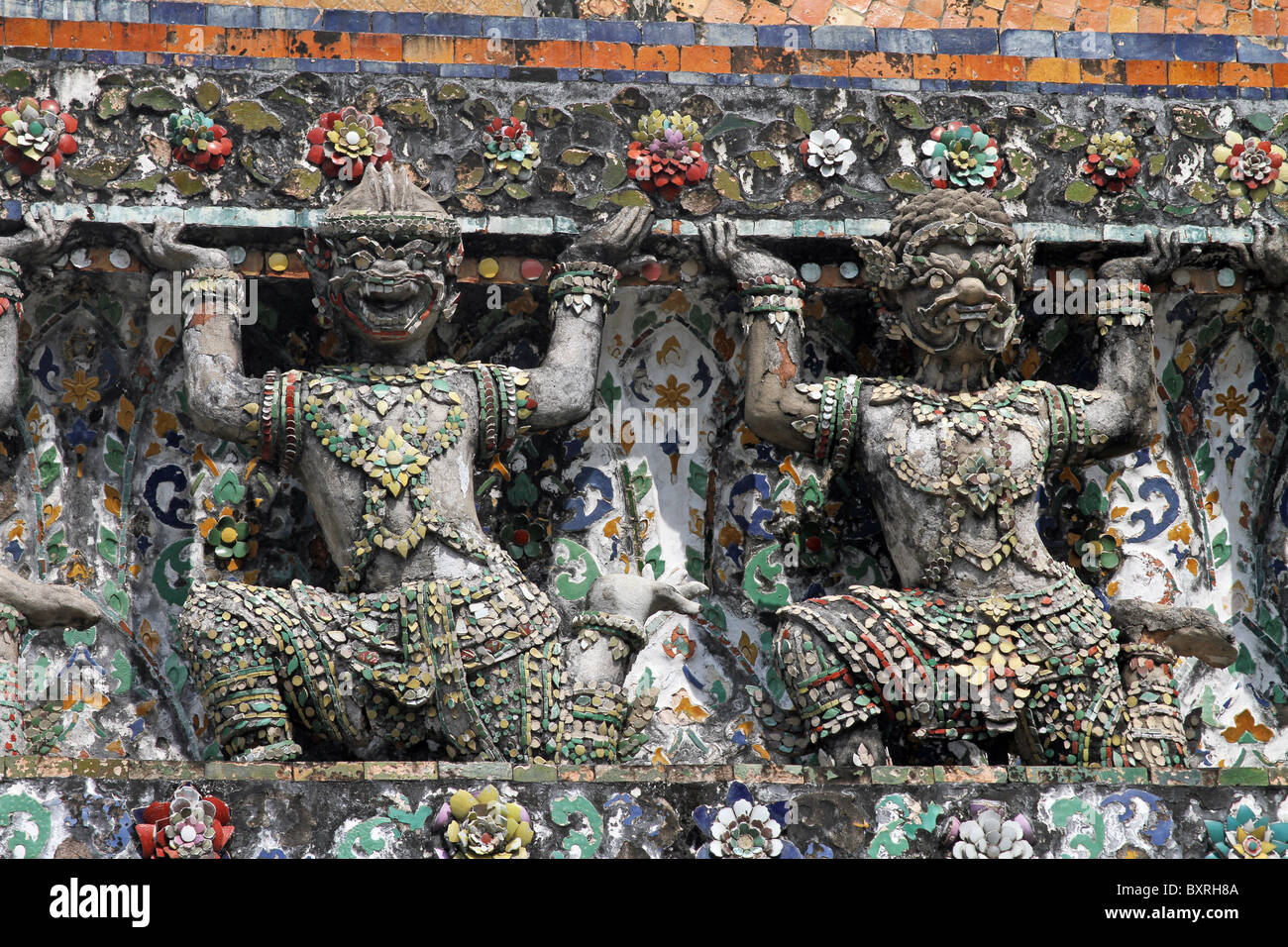 Statues on a Chinese porcelain prang at Wat Arun, Temple of the Dawn in Bangkok, Thailand Stock Photo