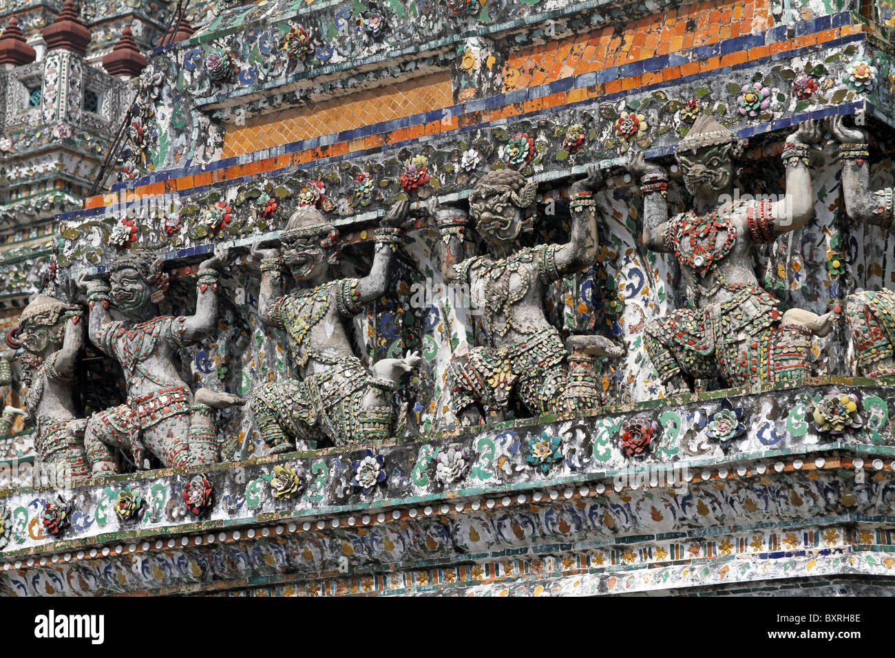 Statues on a Chinese porcelain prang at Wat Arun, Temple of the Dawn in Bangkok, Thailand Stock Photo