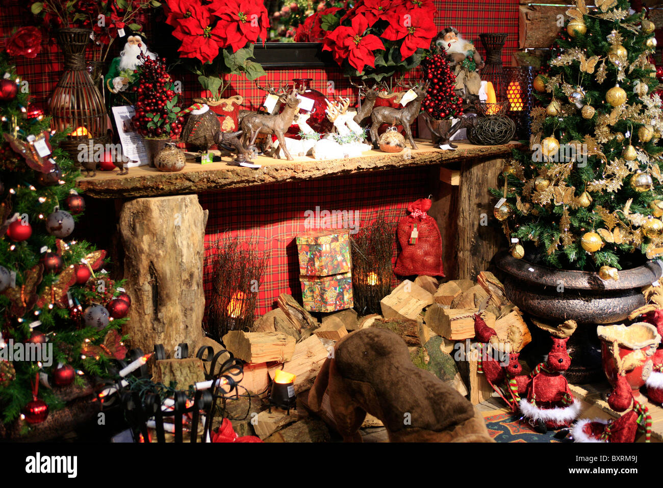 Christmas fireplace scene hi-res stock photography and images - Alamy