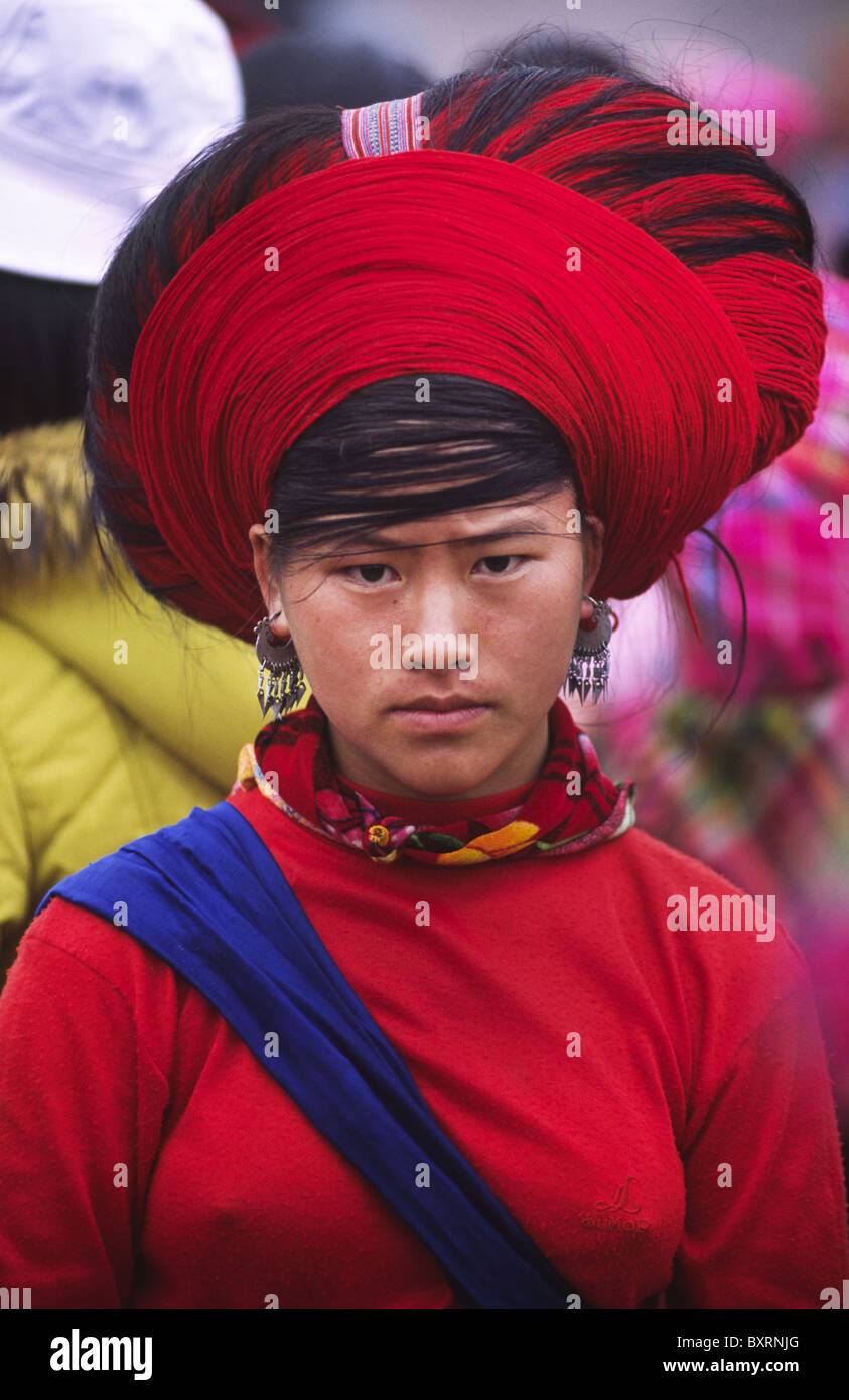 Red Hmong minority girl at the market. Sinhoe, Lai Chau Province, Northern Vietnam. Stock Photo