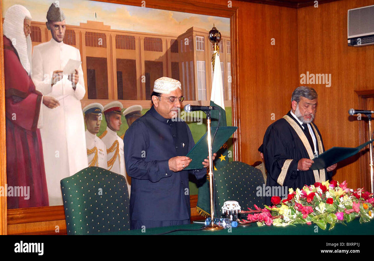 President, Asif Ali Zardari administers oath to Iqbal Hameed- ur-Rehman as Chief Justice of Islamabad High Court (IHC) Stock Photo
