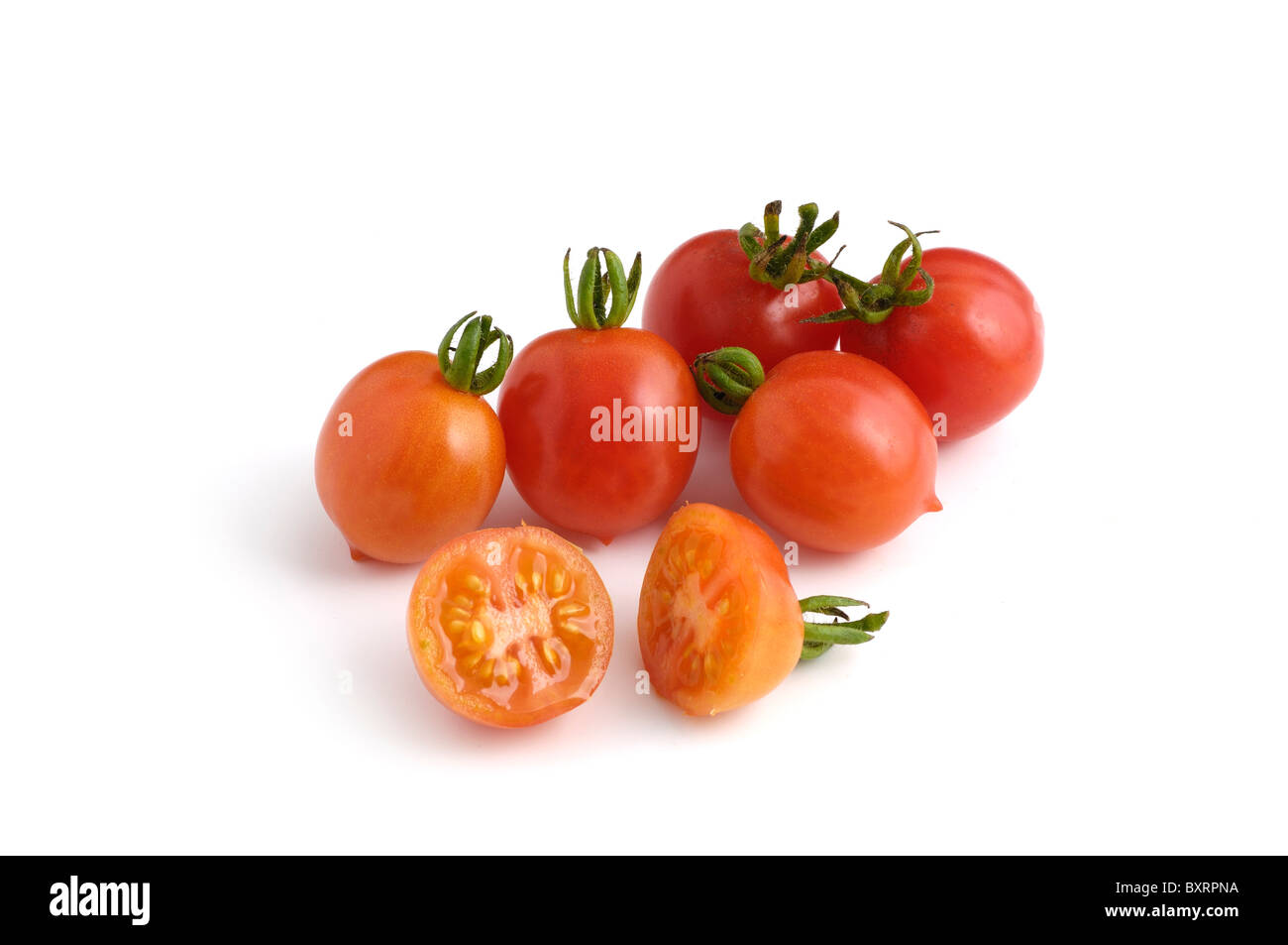 Whole and sliced German Riesentraube tomatoes Stock Photo Alamy