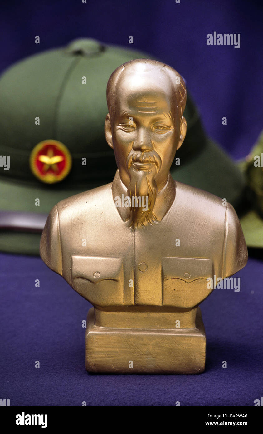 Ho Chi Min souvenirs for sale in Hanoi, Vietnam Stock Photo - Alamy