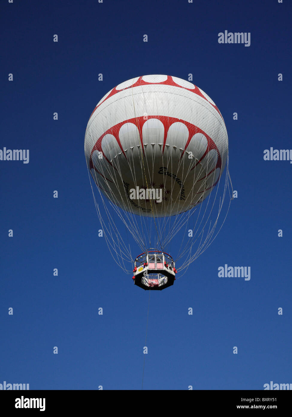 ik lees een boek Bereid Het strand Balloon gondola hi-res stock photography and images - Alamy