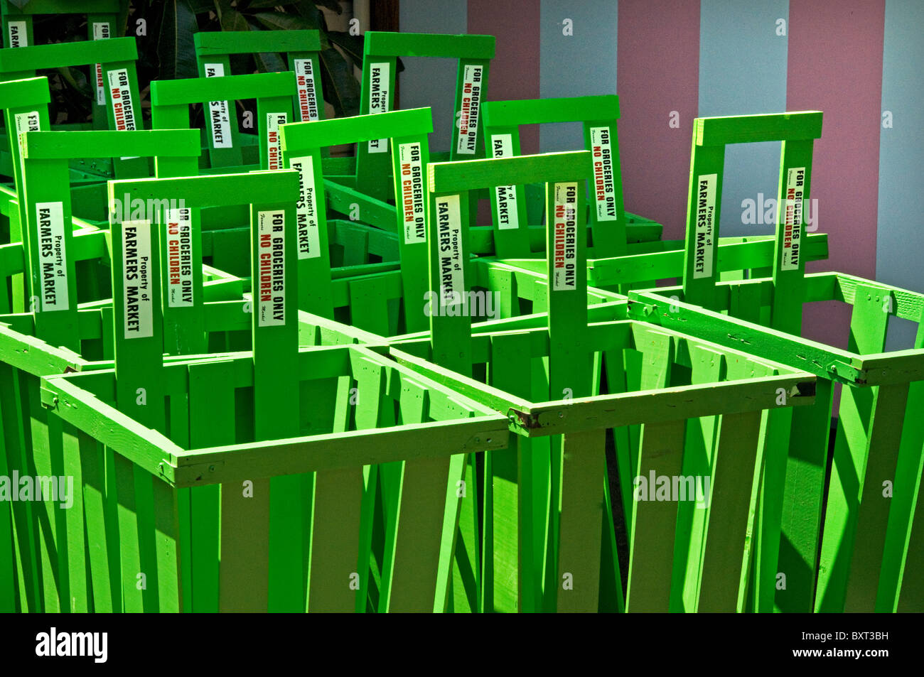 Grocery shopping 1950s hires stock photography and images Alamy