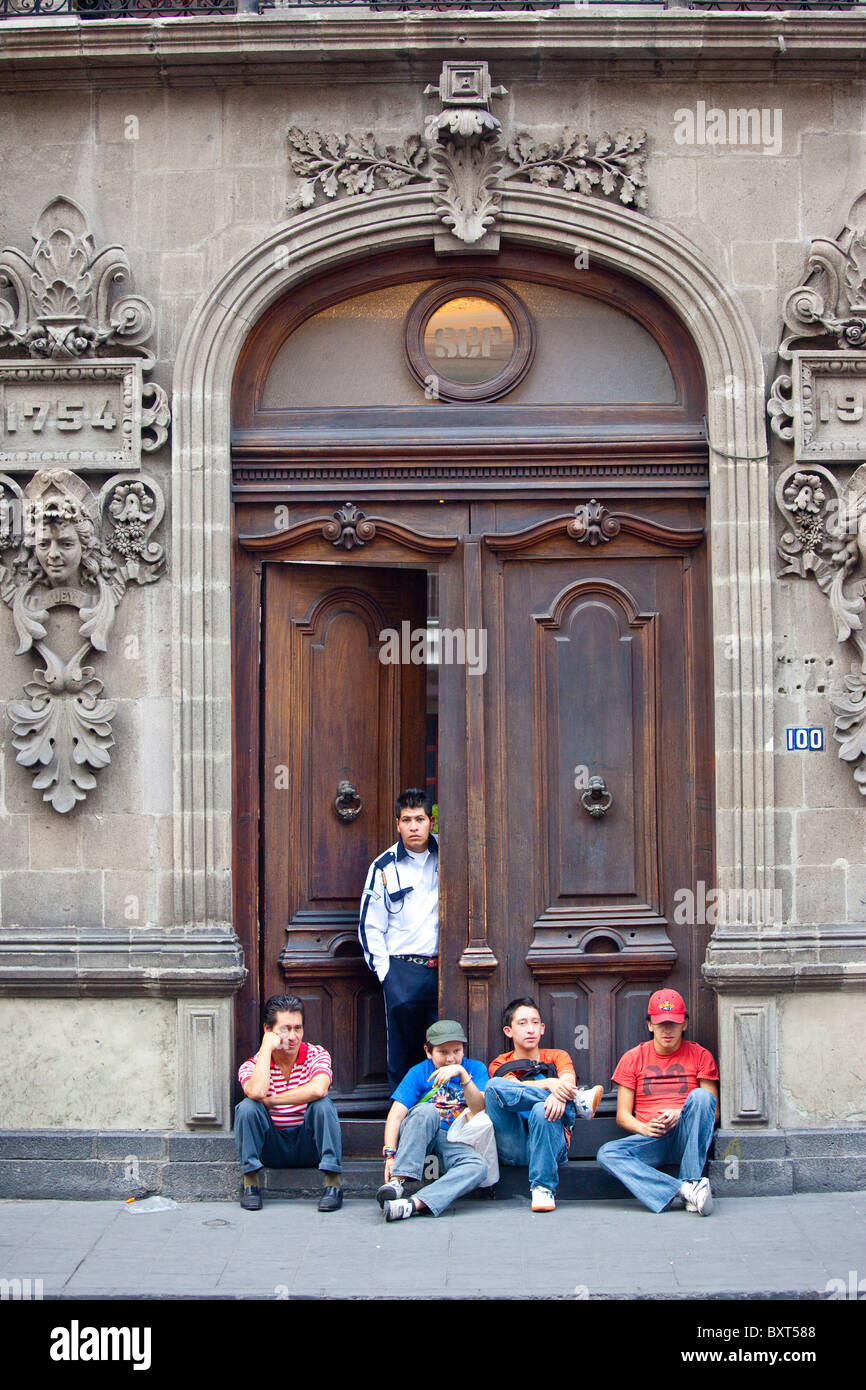 Young Mexicans in a doorway in Centro, Mexico City, Mexico Stock Photo