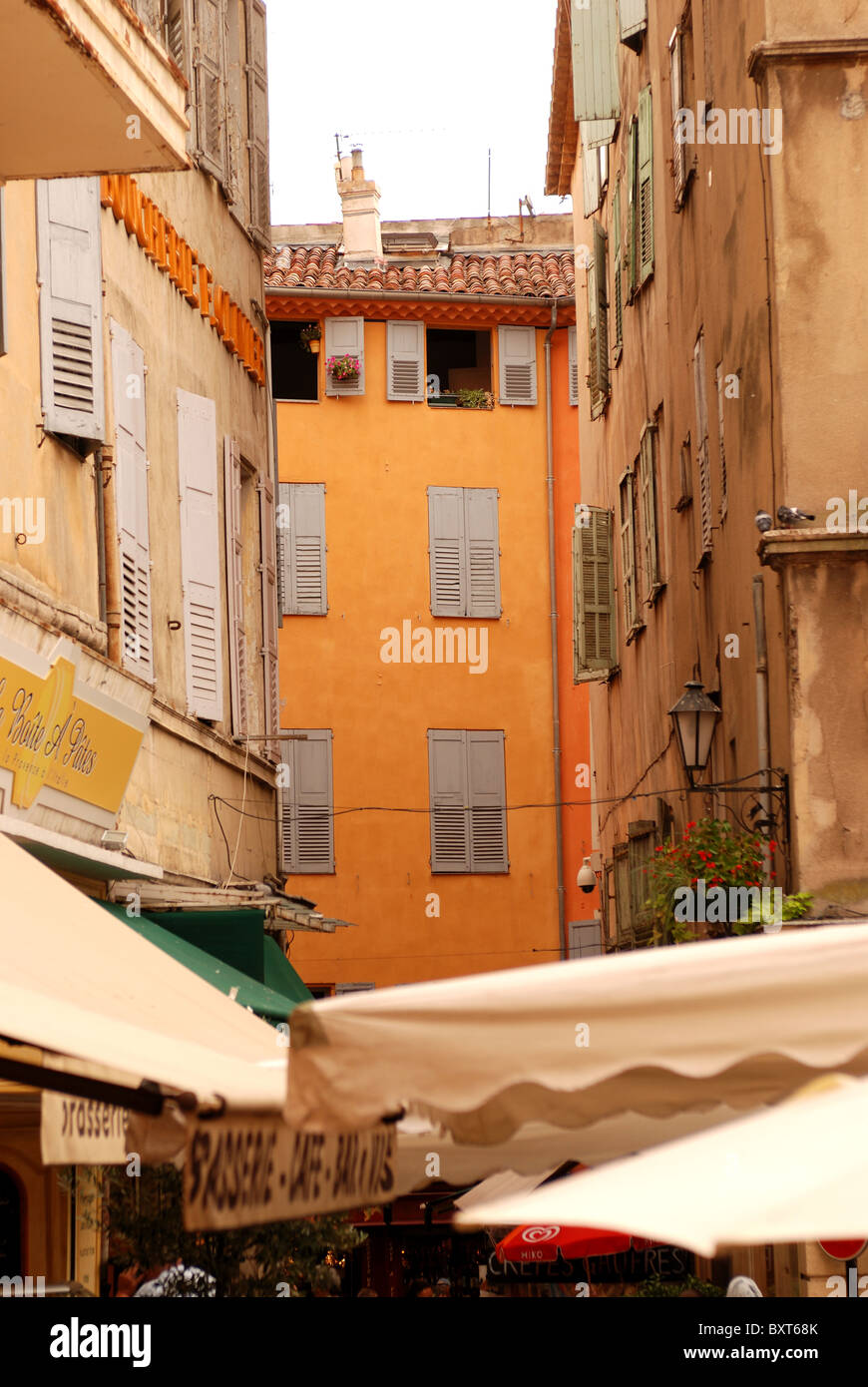 APARTMENTS OVERLOOKING THE MARKET AT PLACE AUX AIRES, GRASSE, FRANCE