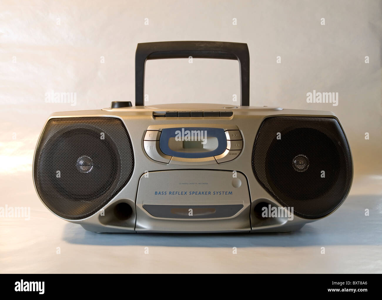 Planificado Obligar Volverse Portable radio and cd player hi-res stock photography and images - Alamy